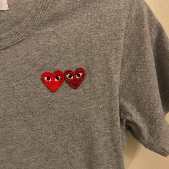 CDG PLAY shirt with double embroidered hearts. 🌻 - Picture 3 of 3